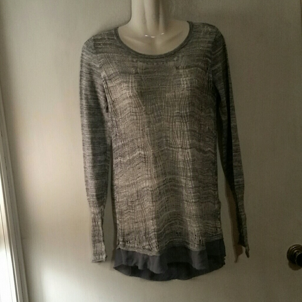 Simply Vera Vera Wang Size S light knit sweater
